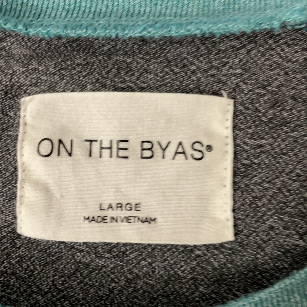 On the Byas scalloped gray t shirt - Picture 2 of 2